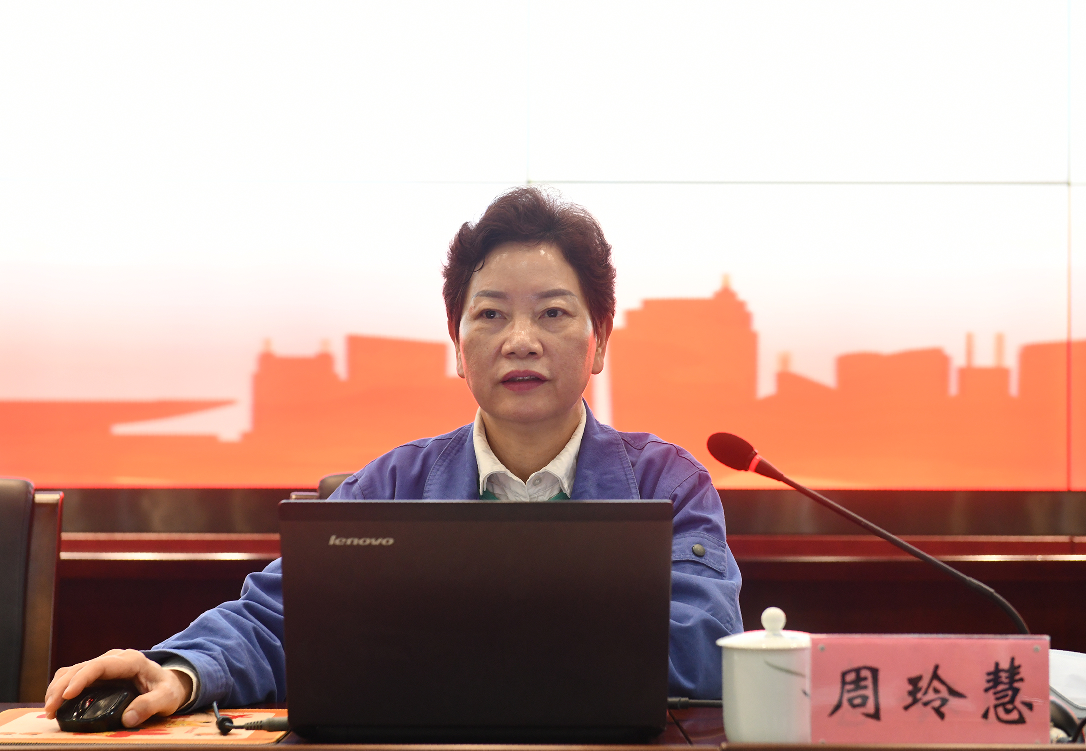 周玲慧宣講全國(guó)兩會(huì)精神.JPG